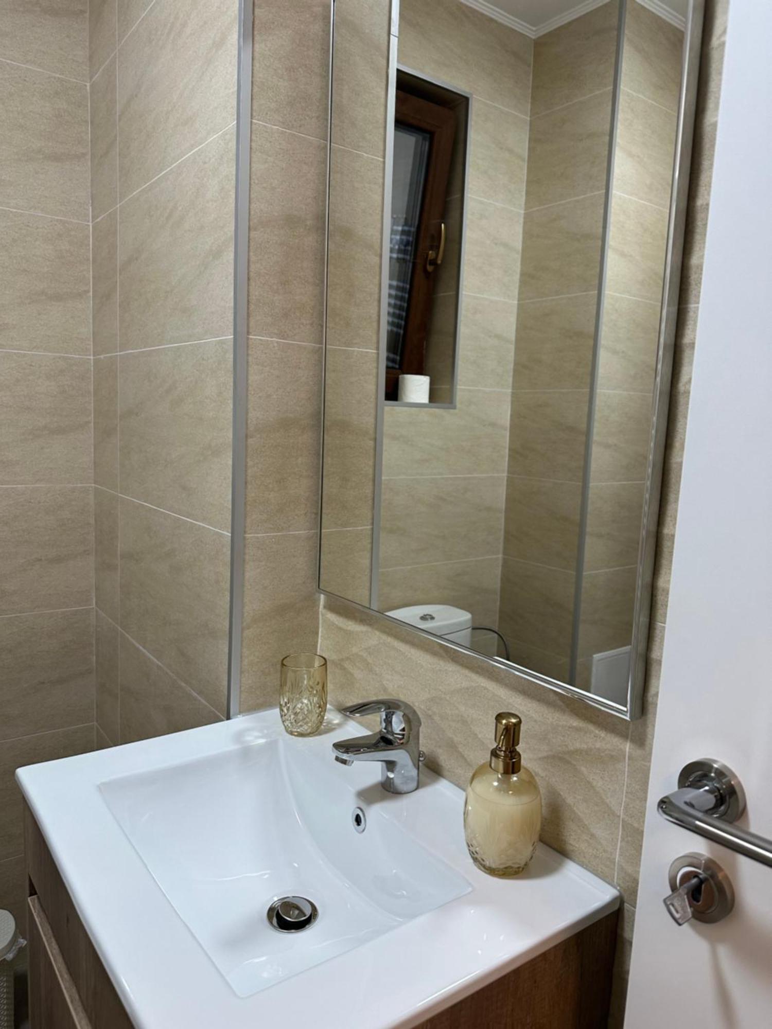 Apartament Simoni Ploiesti Exterior photo