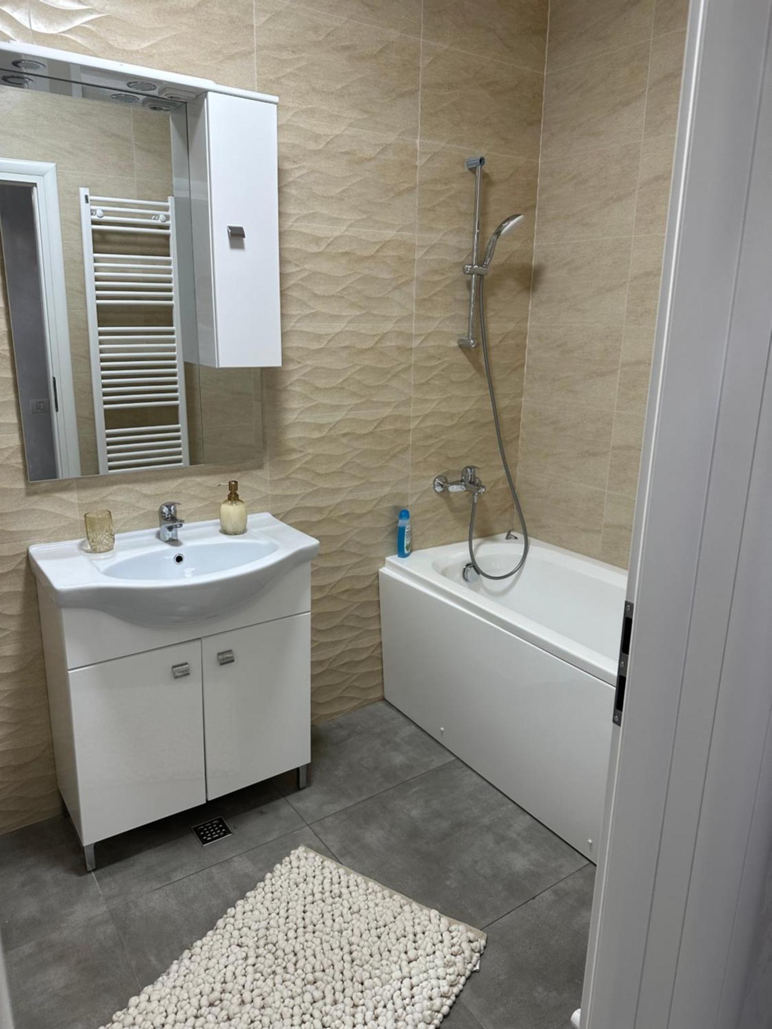Apartament Simoni Ploiesti Exterior photo
